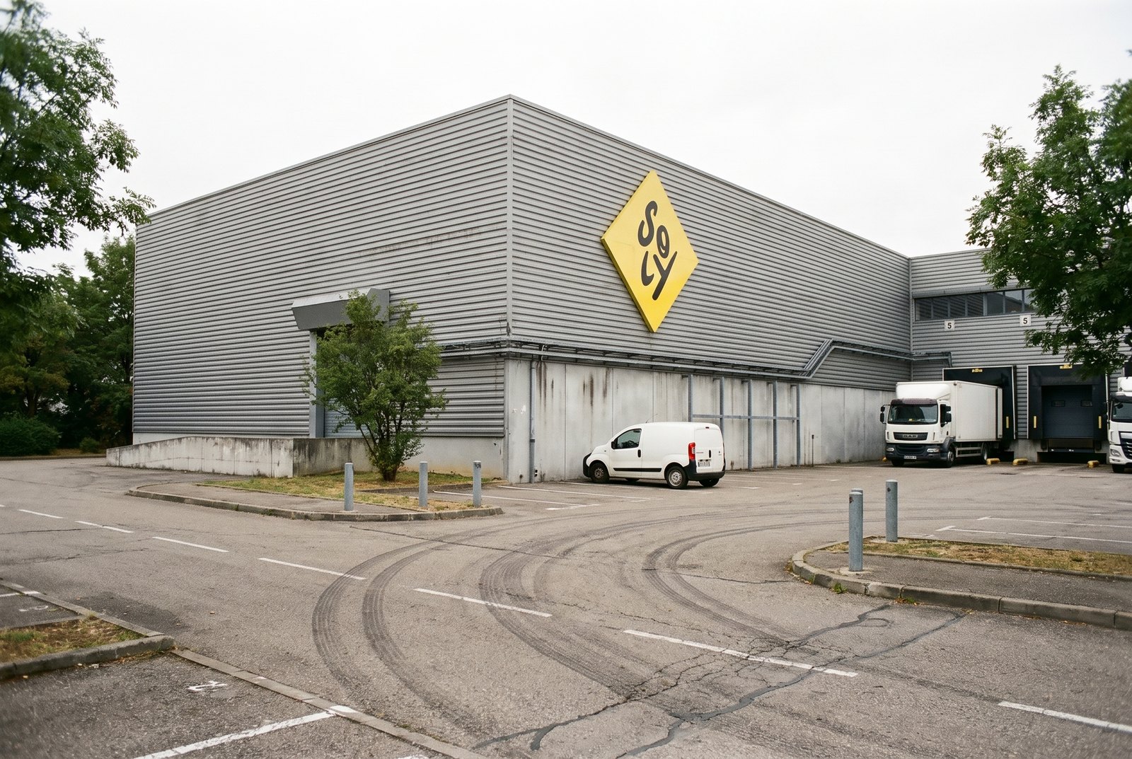 Mûrisserie de bananes et bureaux Soly Import, projet en cours